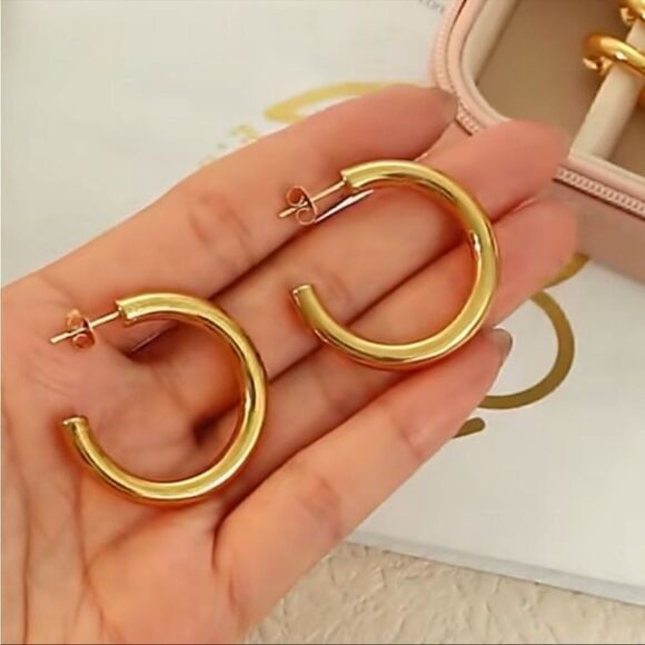 #20 Classic Gold Hoops - Picture 4 of 9